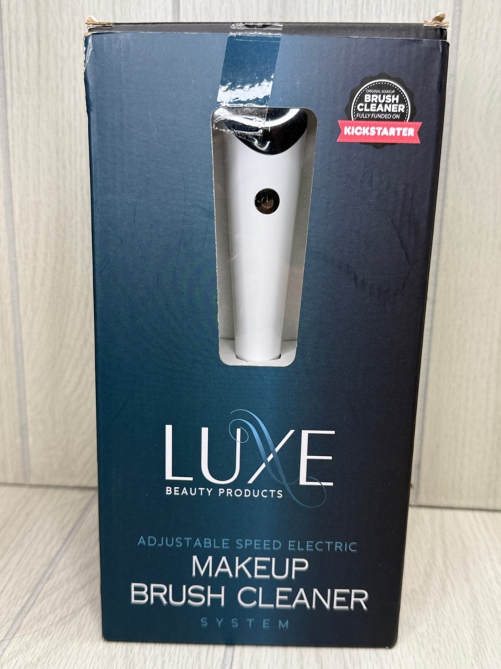 Luxe White Makeup Brush Cleaner - Electric